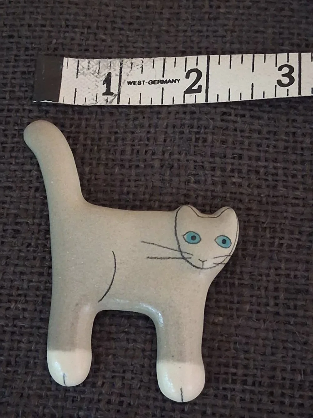 Vintage 1986 Tina Mor Signed Ceramic Cat Pin Brooch Whimsical Blue Eyes
